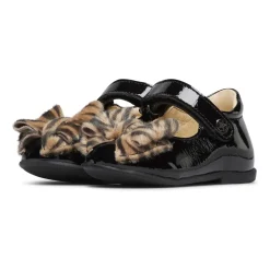 Arabesque Ballerina><noscript><img width=