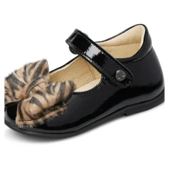 Arabesque Ballerina><noscript><img width=