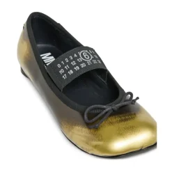 Ballerina mit Metallic-Effekt><noscript><img width=