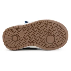 Bedruckte Markensneakers><noscript><img width=