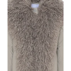 Cappotto con bordo in finta pelliccia><noscript><img width=