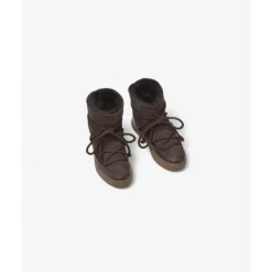 Classic Sneaker><noscript><img width=