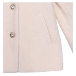 Cremefarbener Kindermantel mit Doppelreiher><noscript><img width=