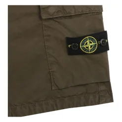 Militäre Cargo-Shorts mit Logopatch><noscript><img width=
