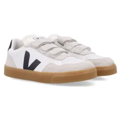 Nachhaltige Sneaker in Neutralen Farben><noscript><img width=