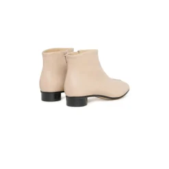 Niedrige Lederstiefel><noscript><img width=