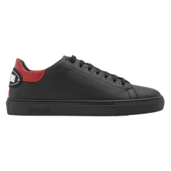 e Leder-Sneakers mit rotem Kontrasteinsatz>Moschino New