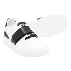 Sneakers><noscript><img width=