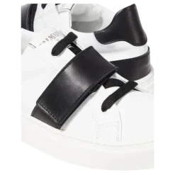 Sneakers><noscript><img width=