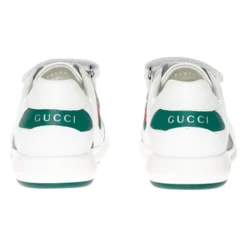 e flache Schuhe mit grünem Web-Detail><noscript><img width=