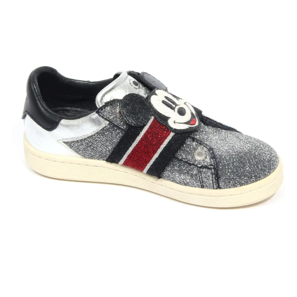 Weiße Kinderschuh Modell>MOA - MASTER OF ARTS New