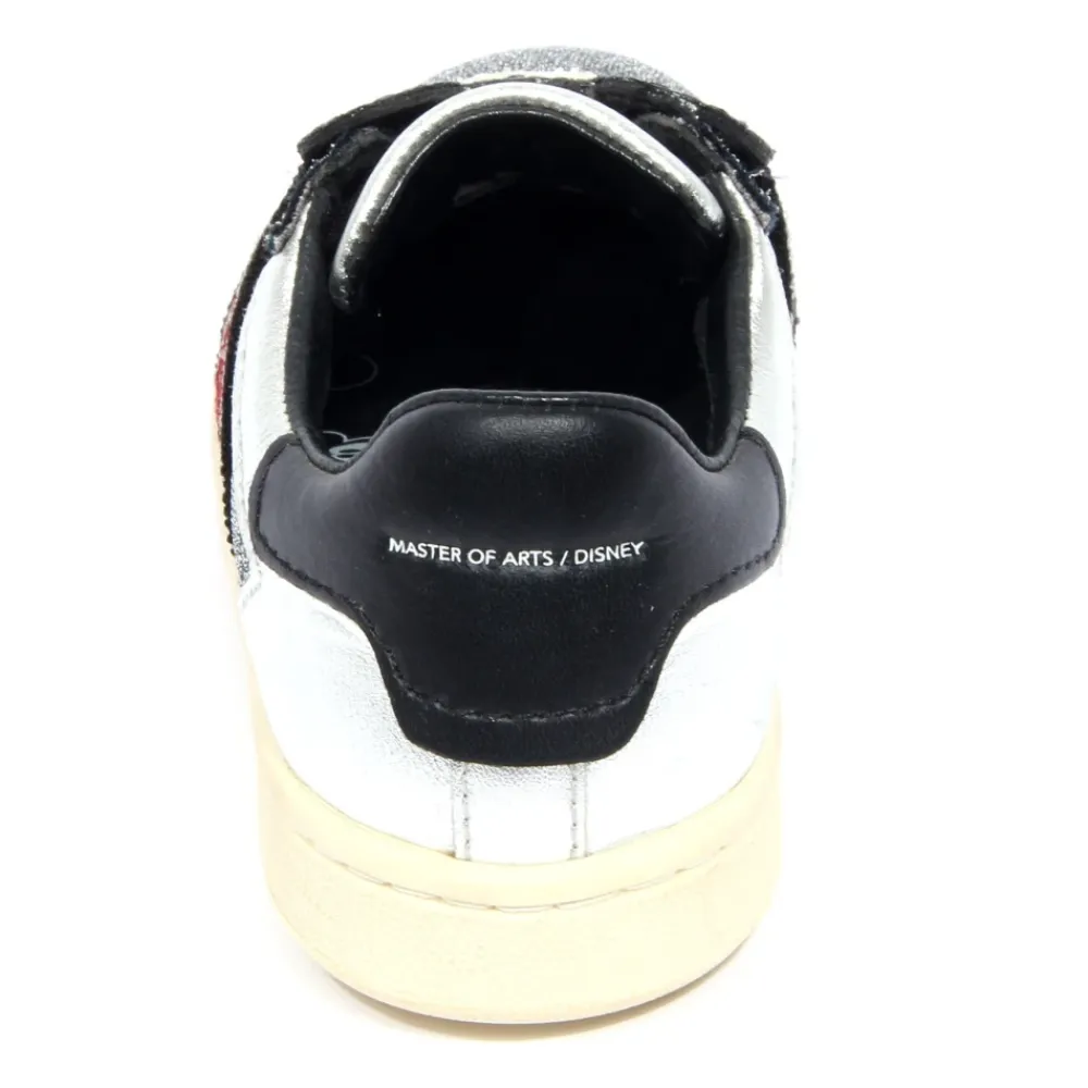 Weiße Kinderschuh Modell>MOA - MASTER OF ARTS New